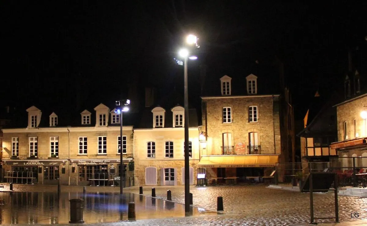Holiday home Maison De Pecheur Ty Sauveur Sur Le Port De St Goustan Auray
